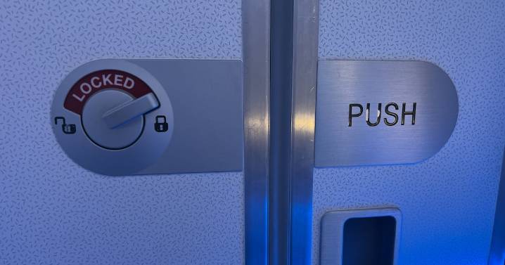 Passengers Told to Pee in Bottles After Toilets Stop Working on Flight