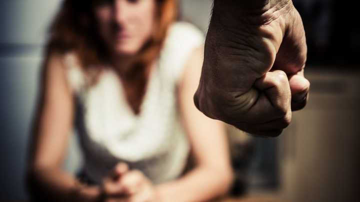 Violencia contra la mujer: Perú sanciona a casi 7,000 agresores en siete meses