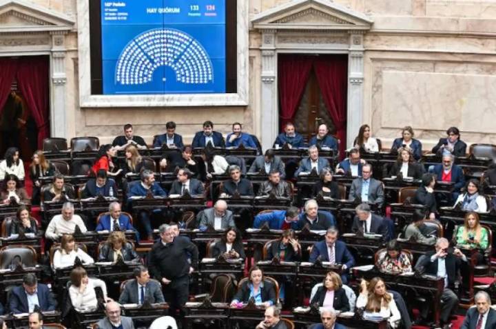 Con respaldo de gobernadores, el oficialismo logró sostener el veto de Milei al aumento jubilatorio