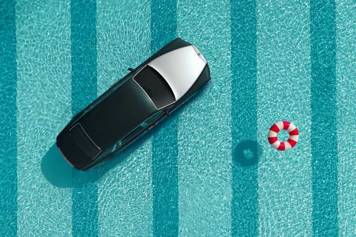 The Glovebox: Phantom in a pool, Porsches in the snow and a new world record for Polestar