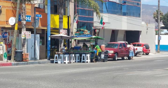 Carretas de mariscos lucen con poca gente