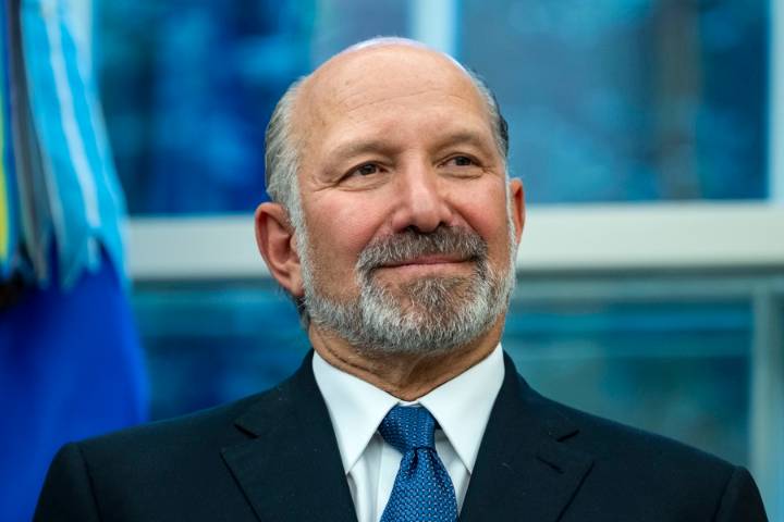 Secretario de Comercio no descarta más aranceles a China por comprar petróleo ruso