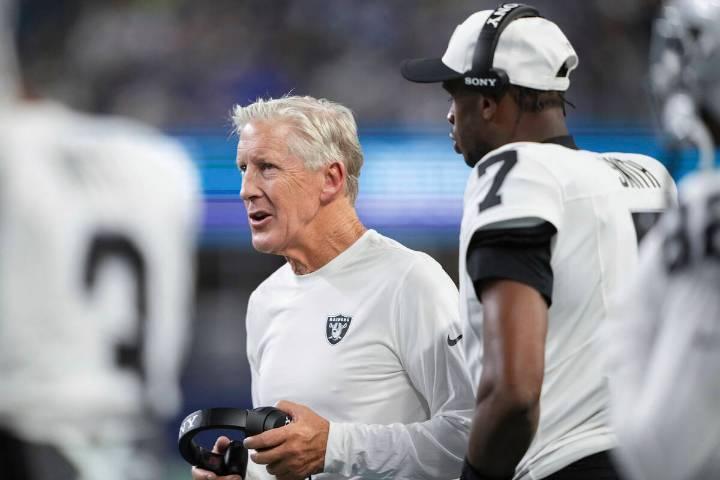 Raiders’ Pete Carroll, Geno Smith embraced by Seahawks fans