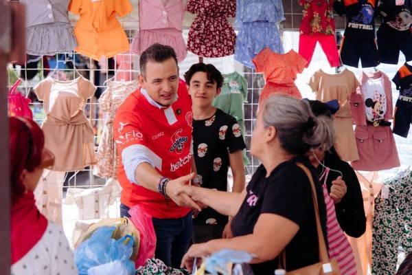 Bonilla recorre el mercado “La Rayón“ en Juárez