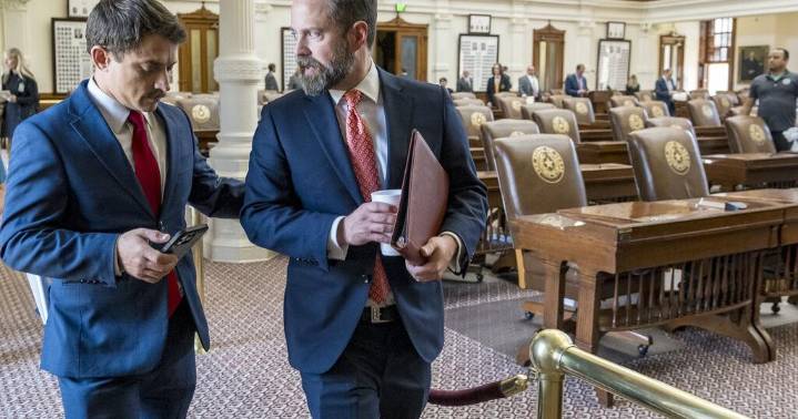 California's Newsom, Pelosi back Texas Democrats as GOP warns of more escalations over walkout