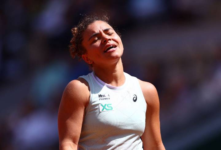 Coachless WTA Star Makes Honest Admission About Leaning on National Support Before US Open Iga Swiatek's Cincinnati Open final opponent expresses her gratitude to those who have been supporting her. M