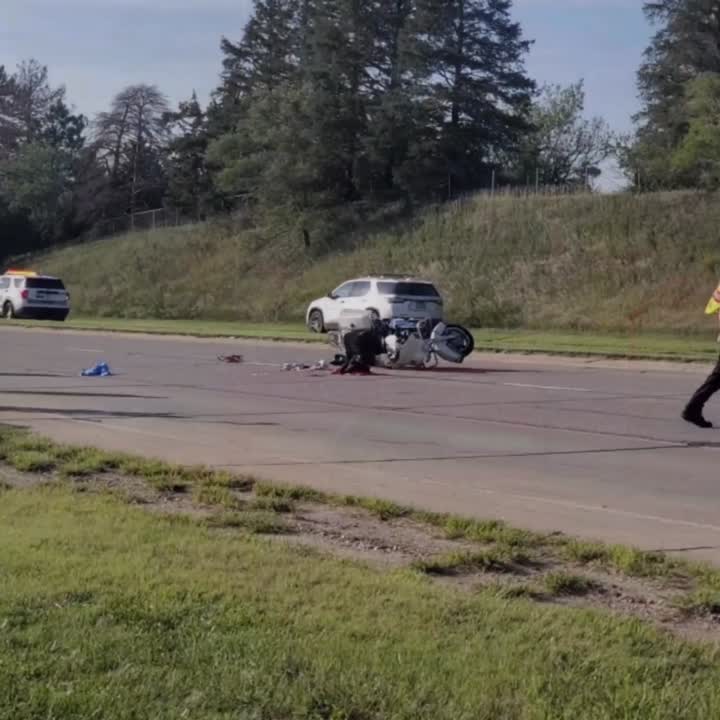 Motorcycle crash closes eastbound Nebraska Parkway in southeast Lincoln