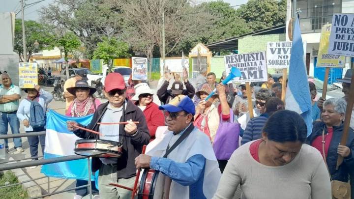 Norte salteño | Nueva protesta de afiliados del PAMI en Orán por recortes en prestaciones de salud