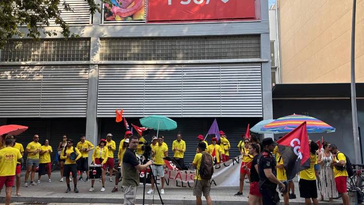 Se estanca la huelga de socorristas: «Las playas están muy llenas»