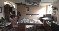 Escándalo en una comisaría: fue a buscar a su esposo y así lo encontró