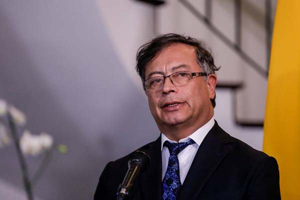 Petro confirma detención de dos sospechosos de atentado que dejó seis muertos y 71 heridos