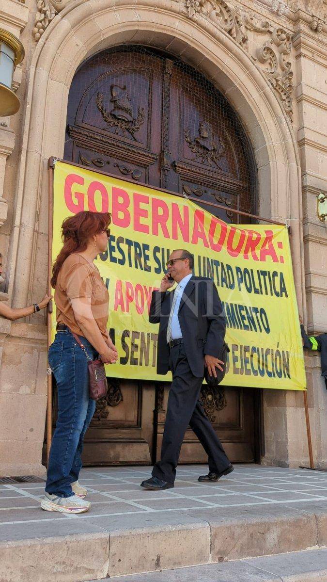 Niegan afectados de Aras ingreso a González Luna a Palacio de Gobierno