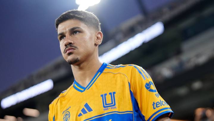 Santos de Brasil insiste por Rómulo Zwarg y hará contra propuesta a Tigres