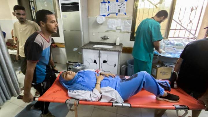 Israel atacó un hospital en Gaza y mató a 20 personas, entre ellas cuatro periodistas
