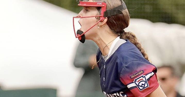 PHOTO GALLERY | West Suburban blanks Central Region, claims Little League Softball World Series crown