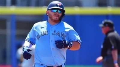 El mexicano Alejandro Kirk brilla con jonrón y tres hits en victoria ante Pittsburgh