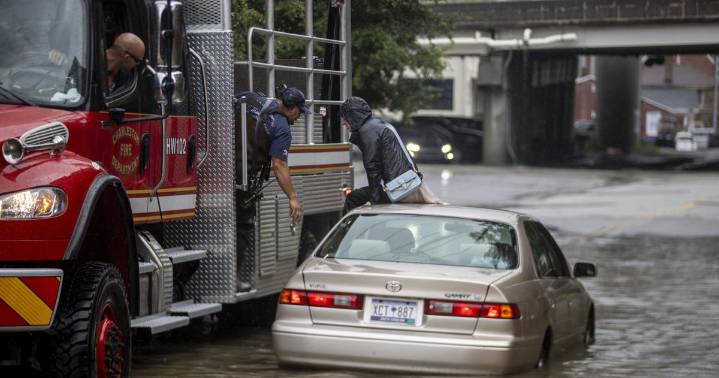 Rainfall, flash flooding continue to impact Charleston