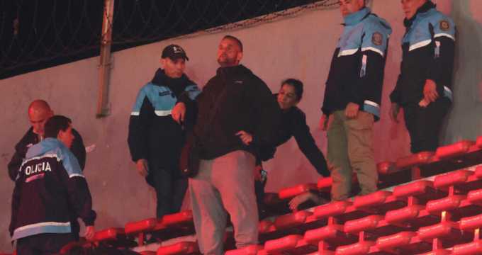 Denuncia Universidad de Chile violencia contra hinchas en Buenos Aires