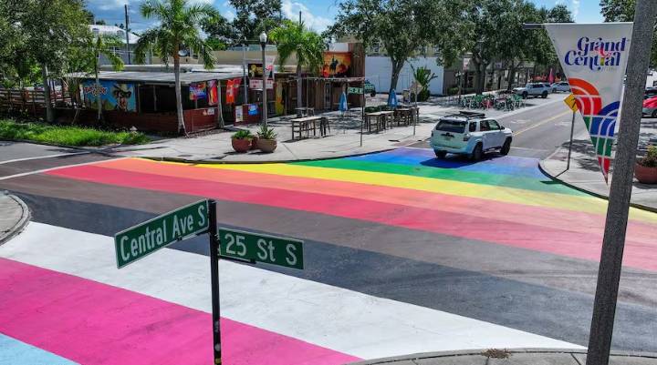 Murales en pasos peatonales de Tampa Bay están bajo amenaza por parte de funcionarios de transporte