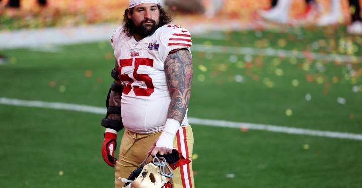 Retired 49ers offensive lineman hints openess to return via social media during Saturday’s game