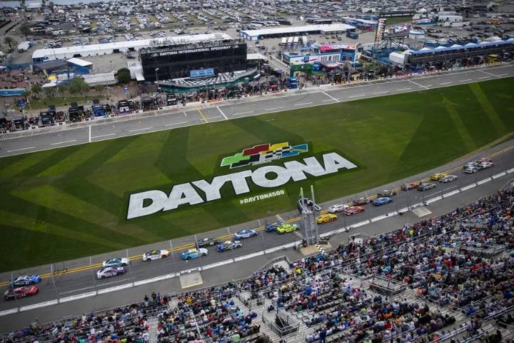 Daytona Turns Into ‘War-Zone’ As Humpy Wheeler Tribute Left Fans In Awe Daytona’s Humpy Wheeler tribute with paratroopers landing on the frontstretch during the Coke Zero Sugar 400 left fans awestruck