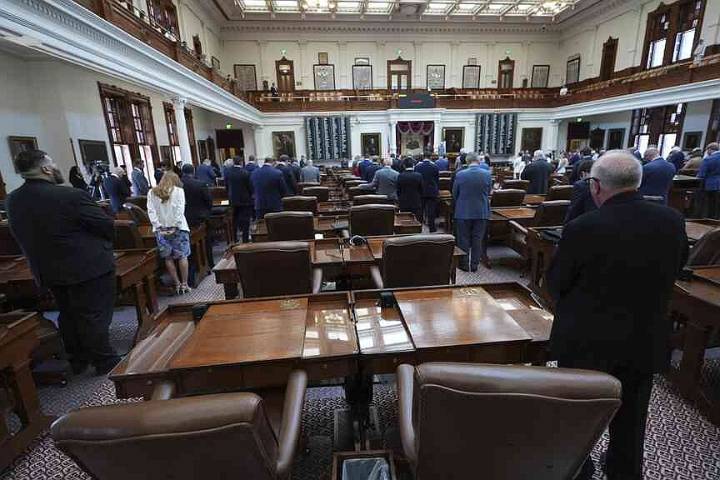 Texas legislators go back to state, ending walkout