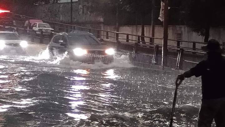 Lluvias generan encharcamientos en el Valle de México