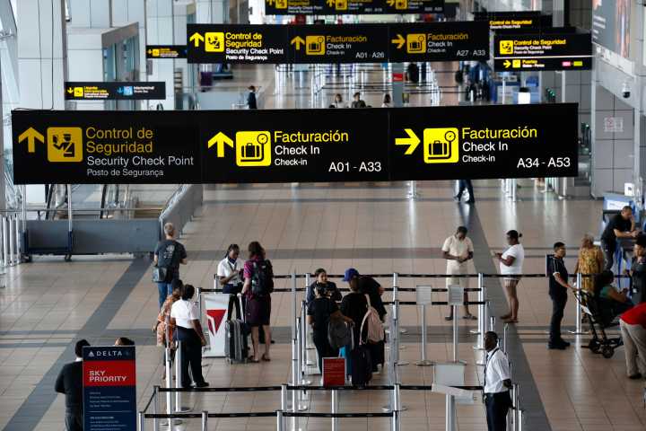 Empresarios rechazan propuesta de tasa de 10 dólares a pasajeros en tránsito en Panamá