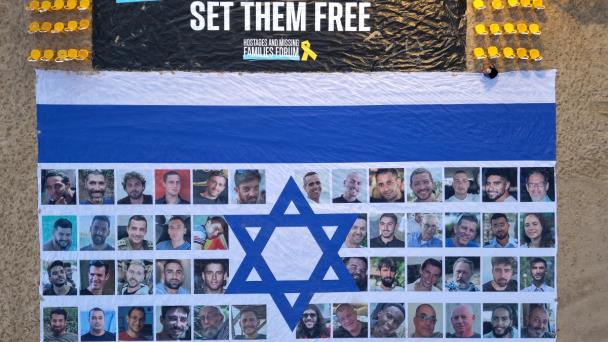 Manifestantes en Israel urgen acuerdo sobre rehenes antes de reunión de gabinete