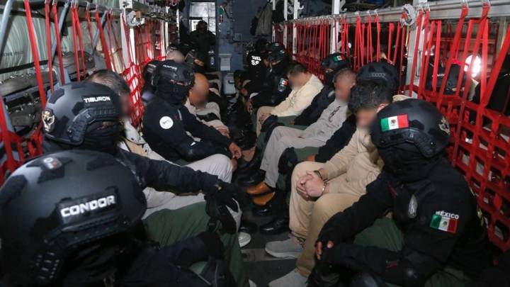 Presentan cargos por tráfico de fentanilo y armas contra tres de los 26 narcos extraditados a EU