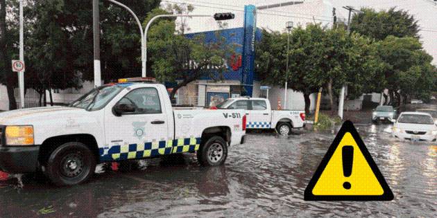 Inundaciones, árboles caídos y vehículos varados, lo que dejó la tormenta en la ZMG