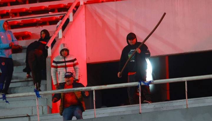 "Ahí comenzó lo más brutal y extraño": La denuncia de abogado chileno que estuvo en la tragedia con Independiente