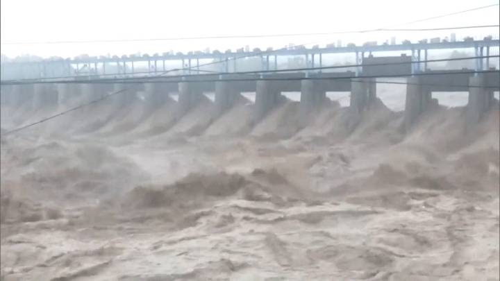 Vídeo | Las duras inundaciones en la India que dejan nueve muertos y 150.000 evacuados