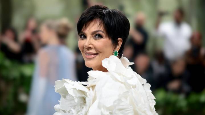 Kris Jenner’s feet in new photo raised a big question from fans