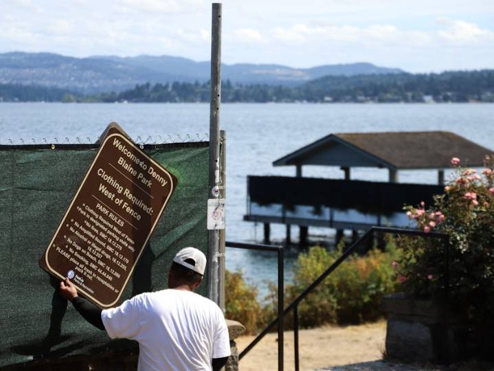Seattle installs visual barrier at Denny Blaine, breaks park into naked, clothed sections