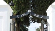 Abandonan un féretro en un contenedor cerca del cementerio de Castilblanco