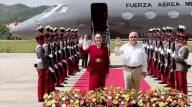 Sheinbaum llega en avión de la Fuerza Armada a Guatemala para participar en la primera reunión bilateral con Arévalo