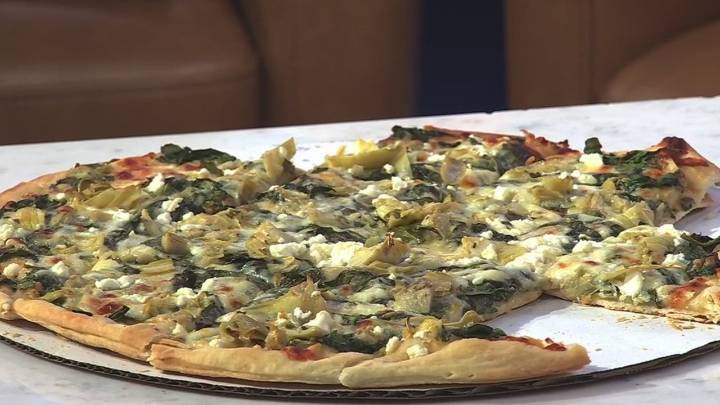 John Stamos demands a pizza in his honor and Chicago’s Giordano’s delivers