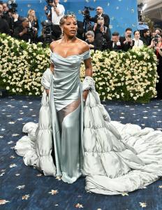 Serena Williams Embarks on an ‘Epic Girls Trip’ With Daughters Olympia & Adira