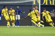 Villarreal derrota al Real Oviedo 2-0 y amarga su regreso a Primera