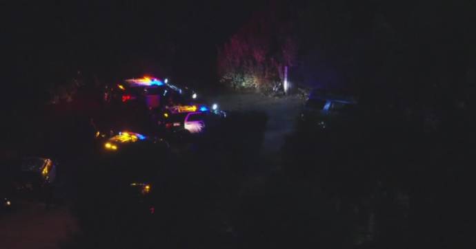 Suspect still at large after San Fernando Valley police pursuit