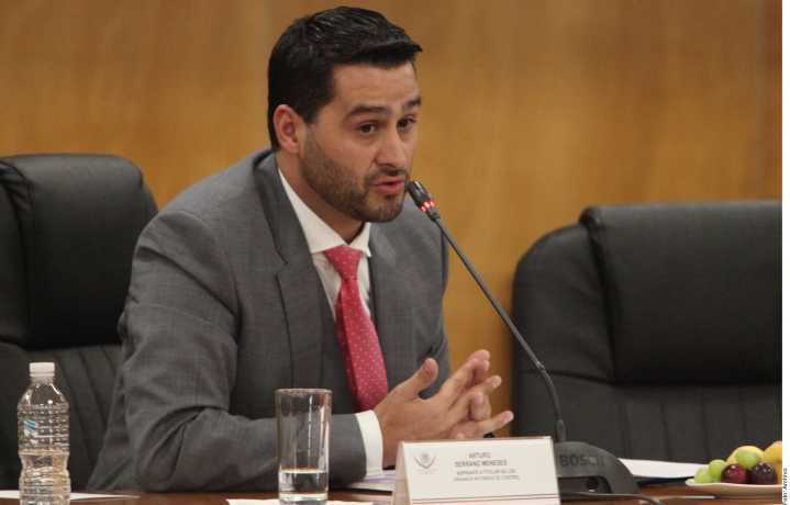 La FGR remueve a su propio contralor por corrupción
