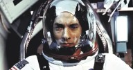 RINDE HOMENAJE A JAMES LOVELL