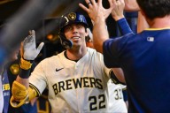 Greenberg: While Brewers can't lose, Cubs are buckling under weight of expectations
