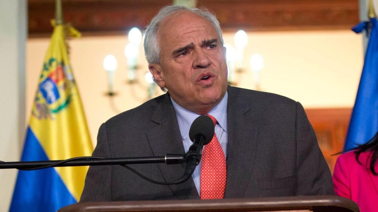 Ernesto Samper, expresidente colombiano, responde a Donald Trump: «¡Retire sus manos de América Latina!»