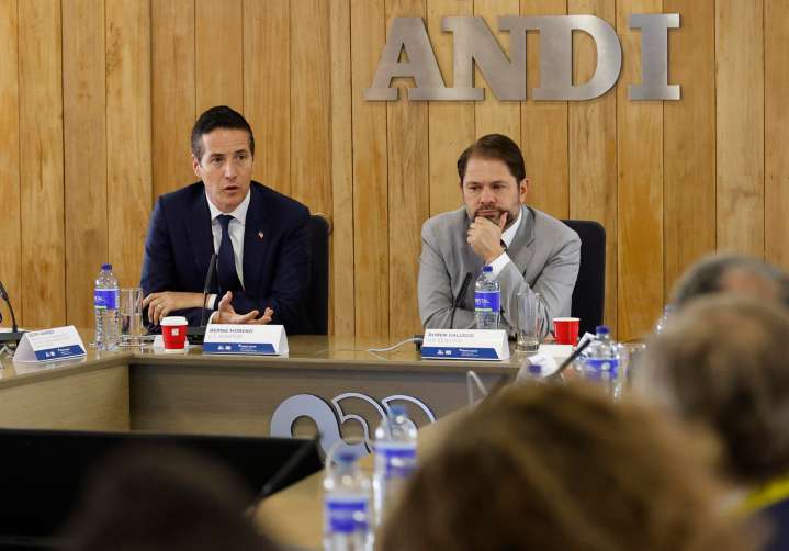 Senadores de EE.UU. resaltan en Bogotá la sólida relación con Colombia y las ventajas arancelarias