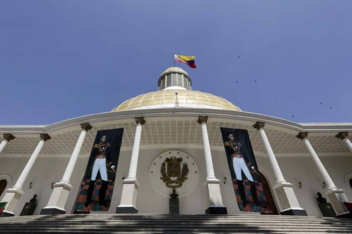 Parlamento venezolano rechaza recompensa de EU por entregar a Maduro