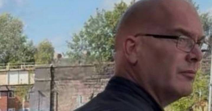 Barman in mother-daughter love triangle loses it as ex plays 'Sweet Child O' Mine'