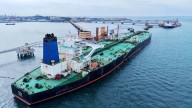 Trump sopesa 'castigar' a China por la compra de petróleo ruso