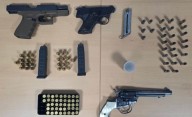 Ocupan tres armas en allanamiento en Villalba